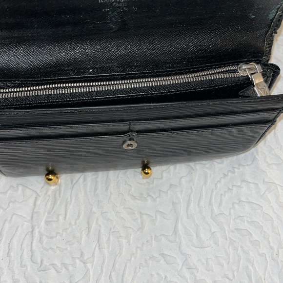 Louis Vuitton epi black wallet - Picture 9 of 11